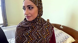 Az arab nő hijabban szexelni nagy emberrel