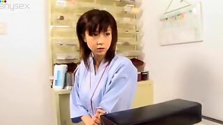 Snygg Tonåring Aki Hoshino besöker Sjukhus för check-up